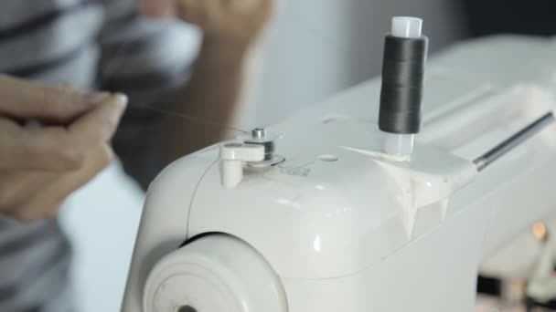Video aiguille machine a coudre
