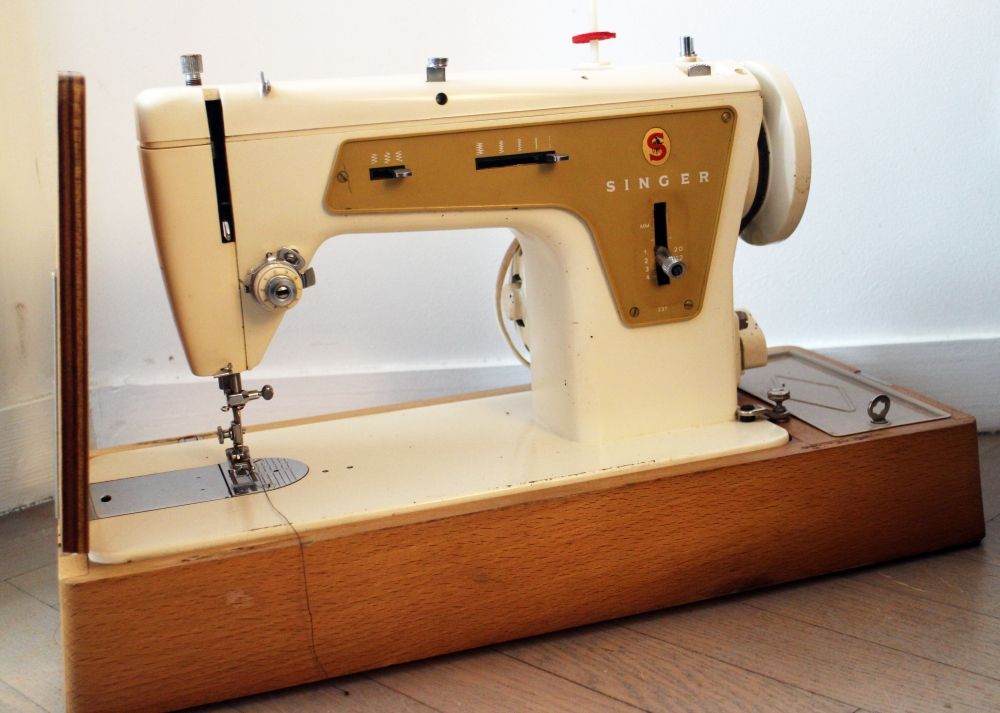 Machine à coudre bernette 33