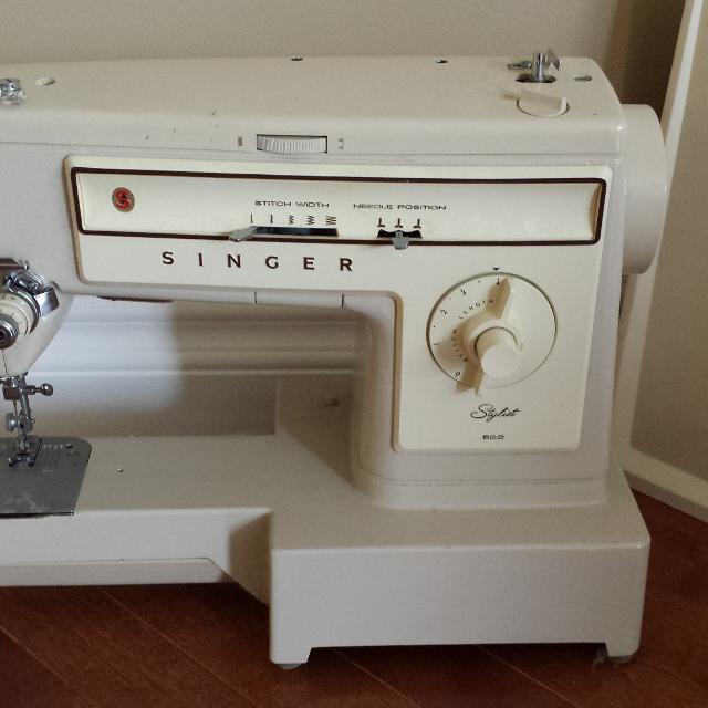 Machine a coudre portative singer