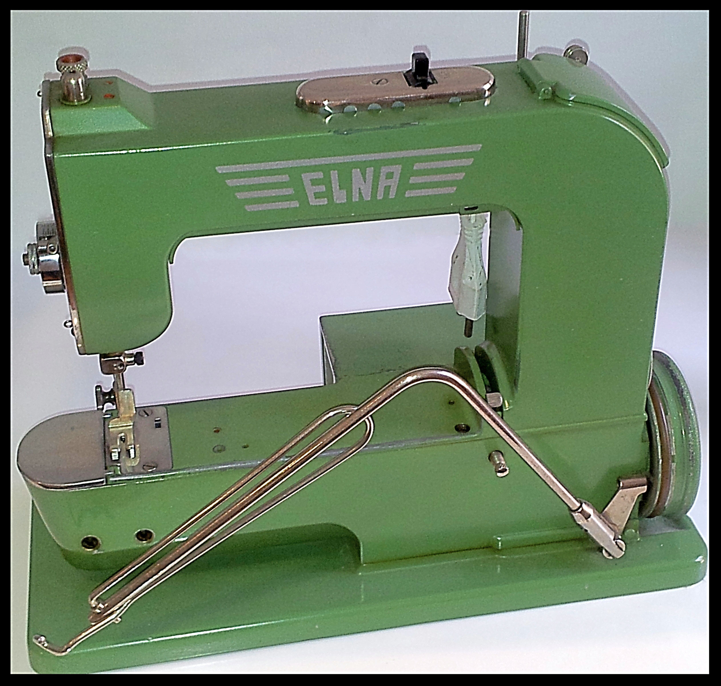 Machine a coudre elna 9000 diva