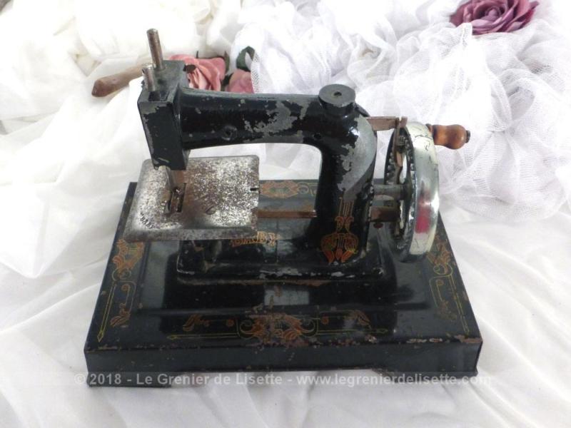 Machine à coudre ancienne jouet