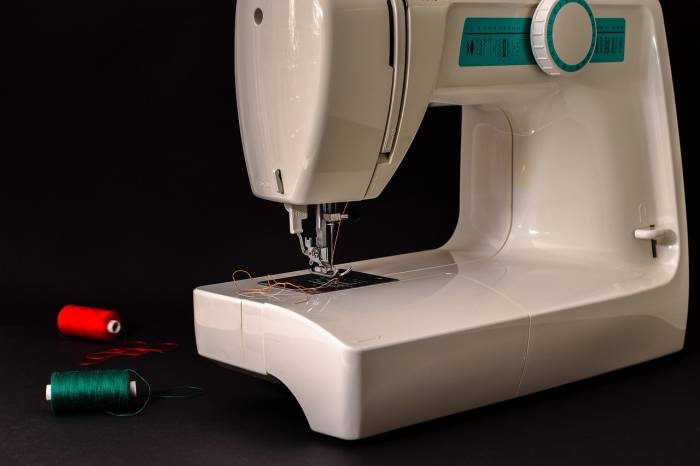 Machine a coudre intermediaire