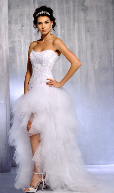 Robes de mariée courte devant et longue derrière