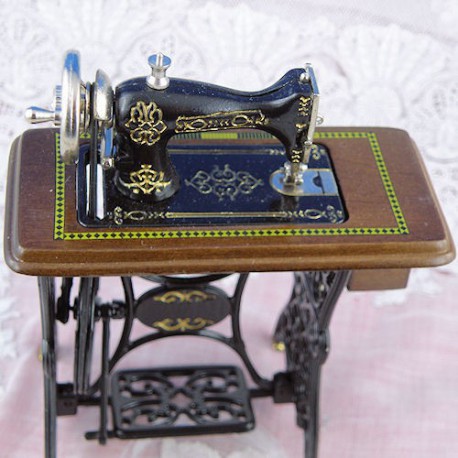 Machine a coudre poupee