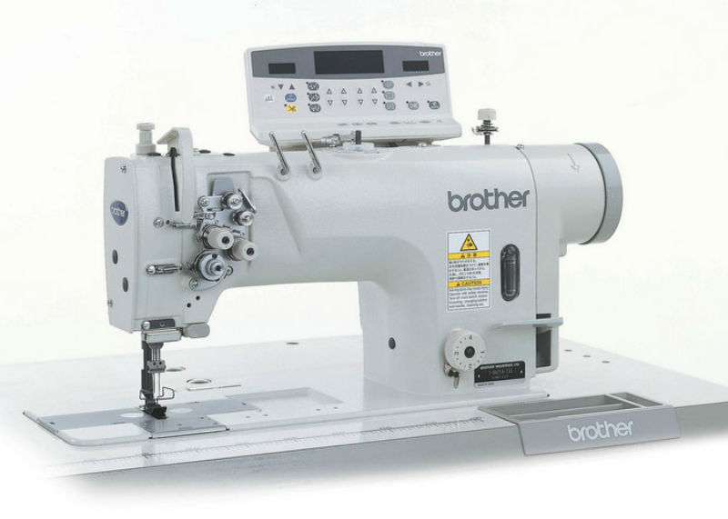Machine a coudre artisanale