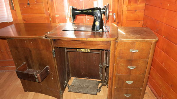 Machine à coudre à pedale singer