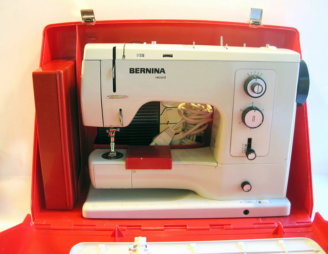 Meuble a machine a coudre