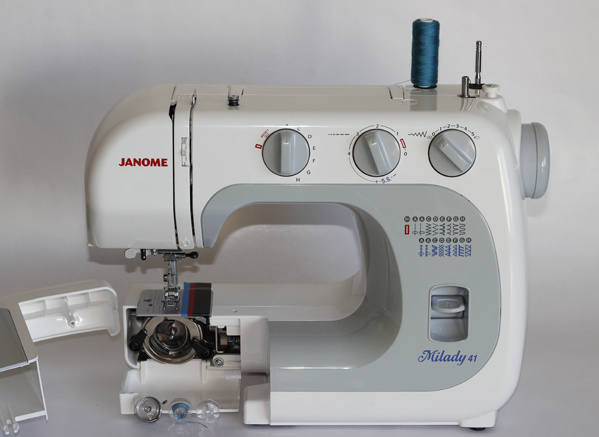 Mettre le fil machine à coudre