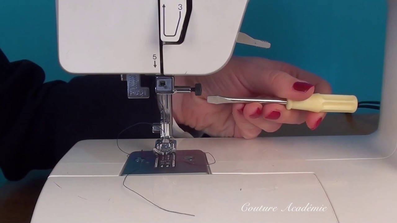 Machine a coudre le fil sort de l'aiguille