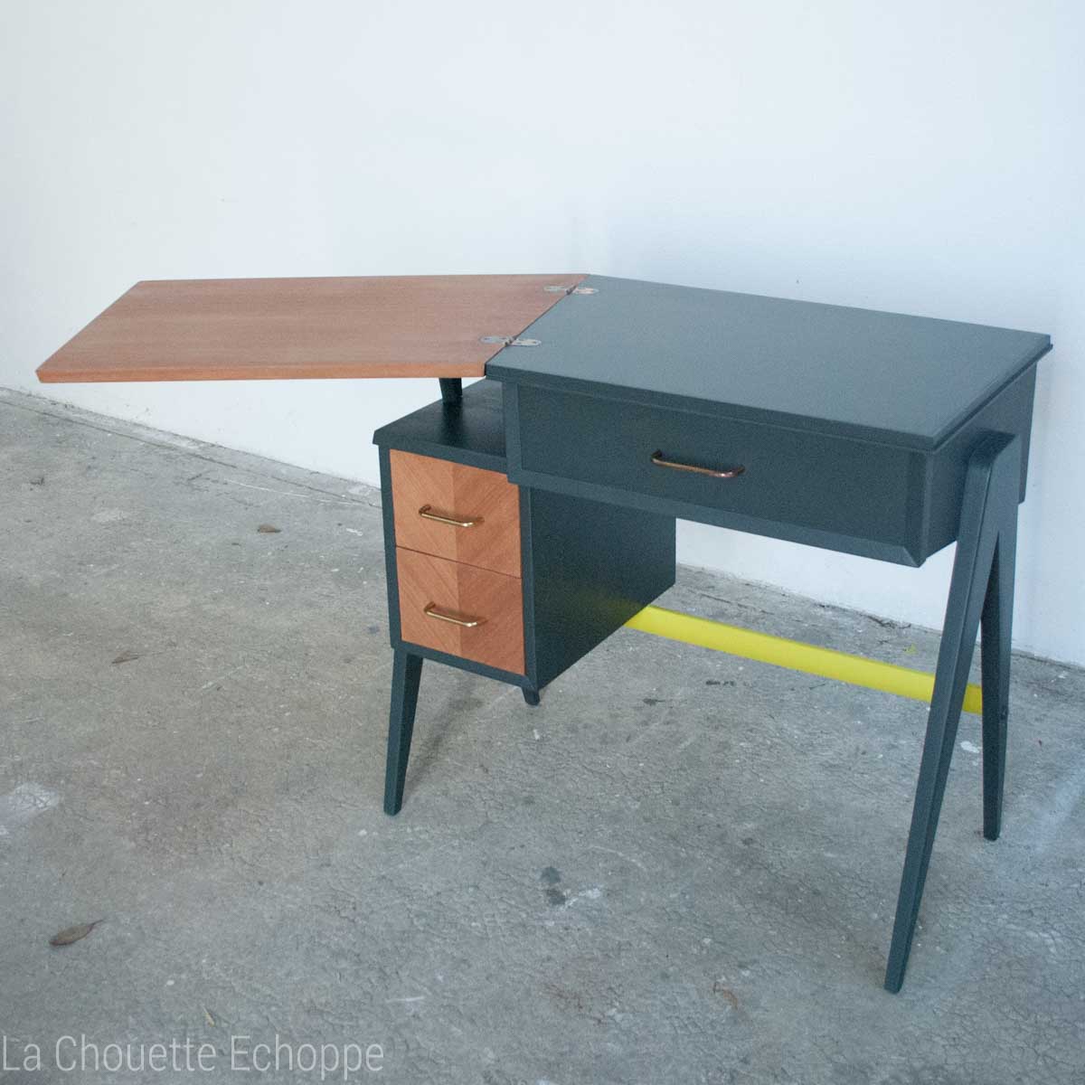 Bureau machine a coudre