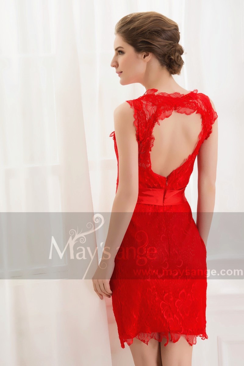 Robe dentelle ouverte dos