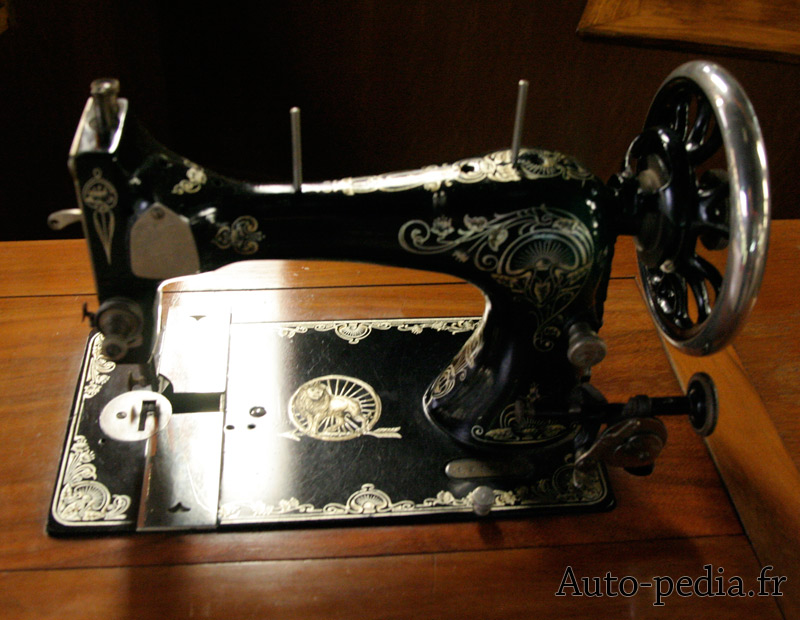 Machine a coudre peugeot ancienne