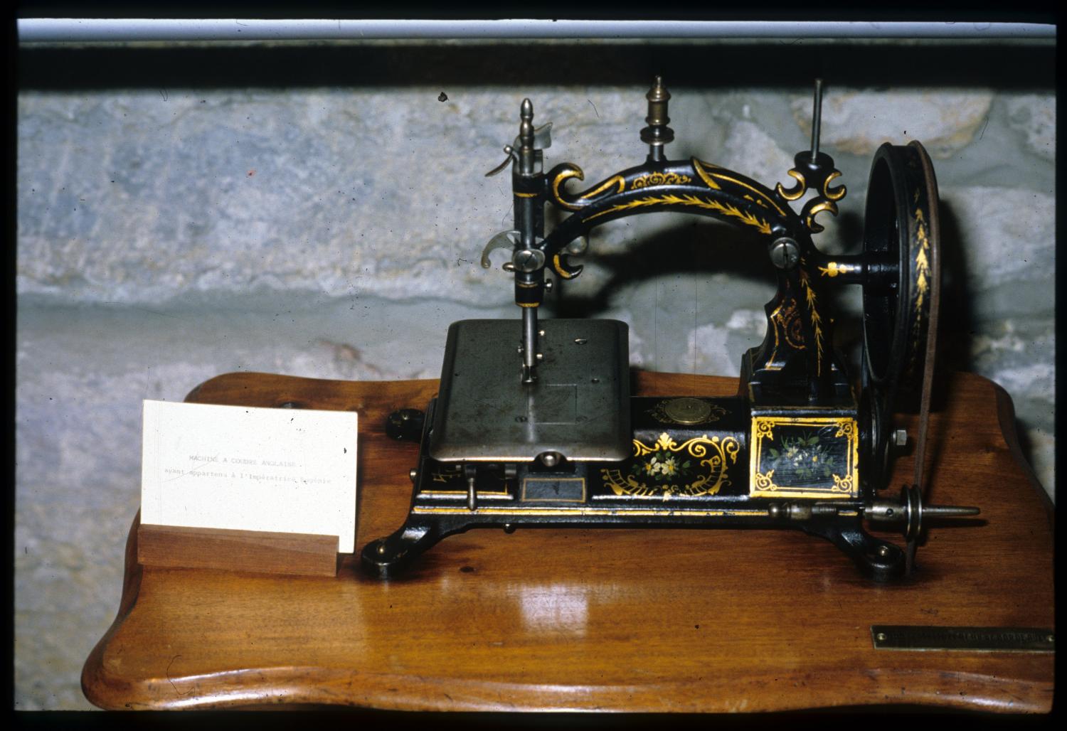 Amplepuis musée de la machine à coudre
