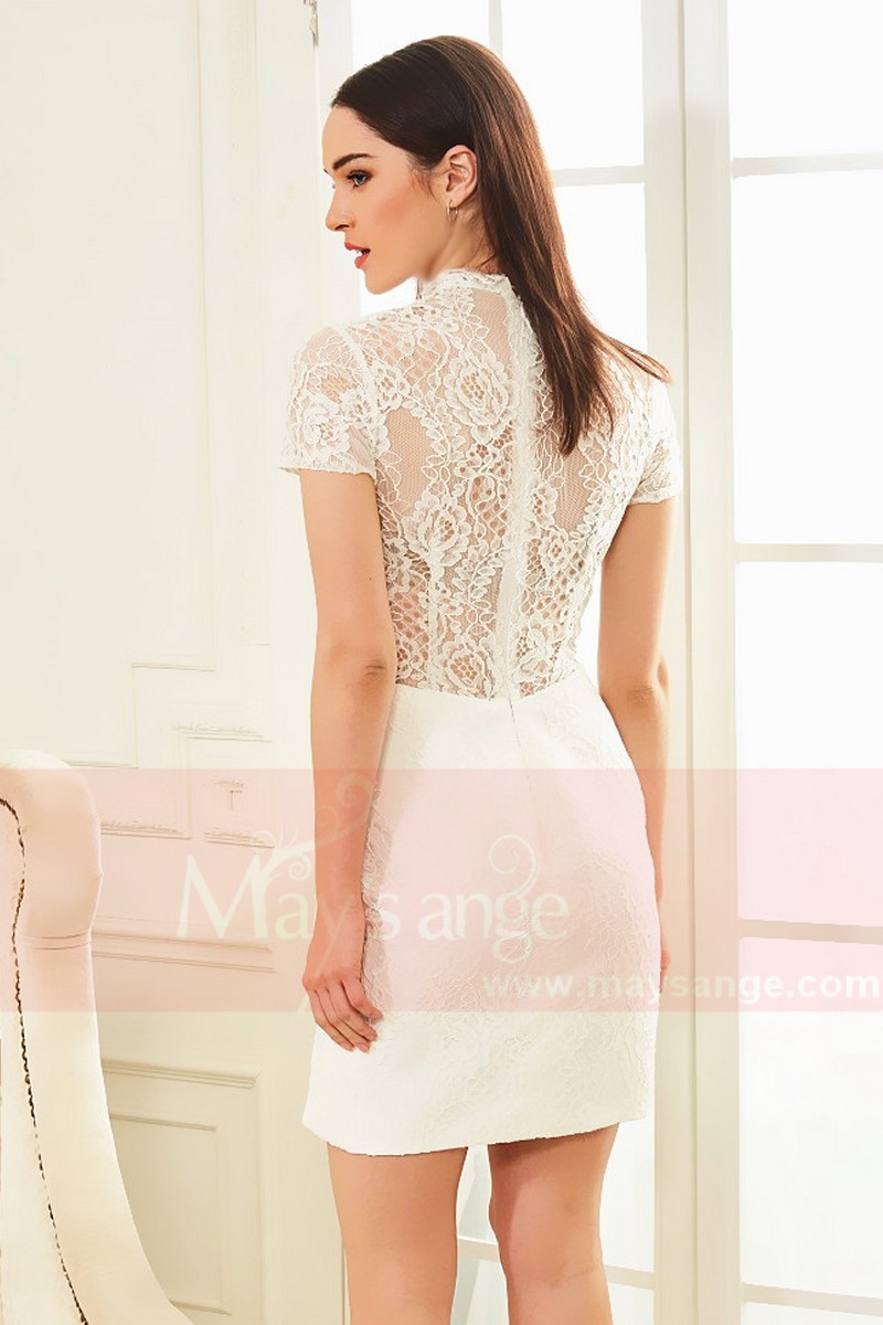 Robe dentelle col montant