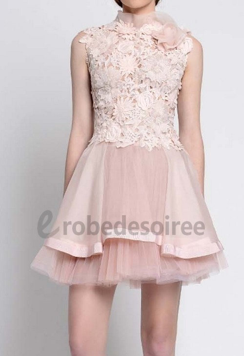 Robe rose en dentelle