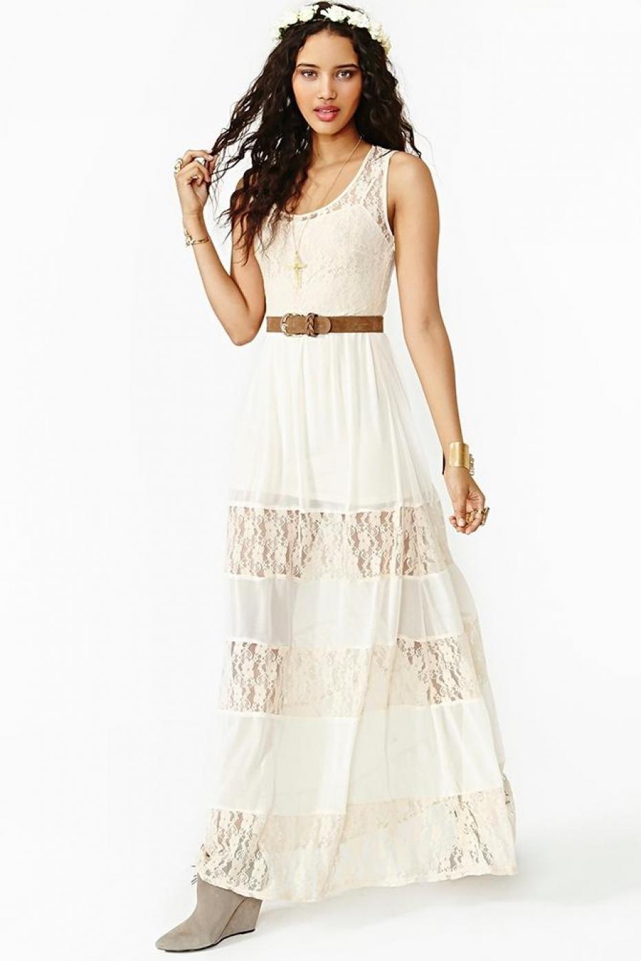 Longue robe blanche dentelle