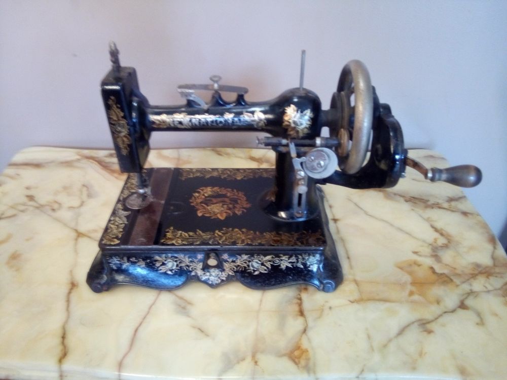 Machine a coudre ancienne new national