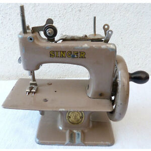 Machine a coudre singer en fonte