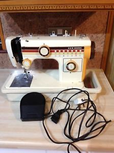 Newhome machine a coudre