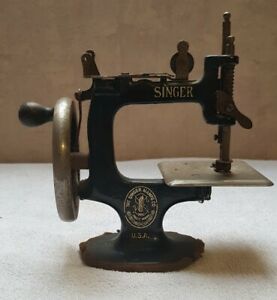 Jouet ancien machine à coudre singer