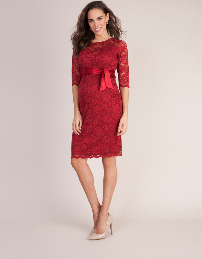 Robe rouge en dentelle