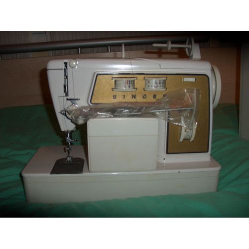 Machine à coudre singer 700/720