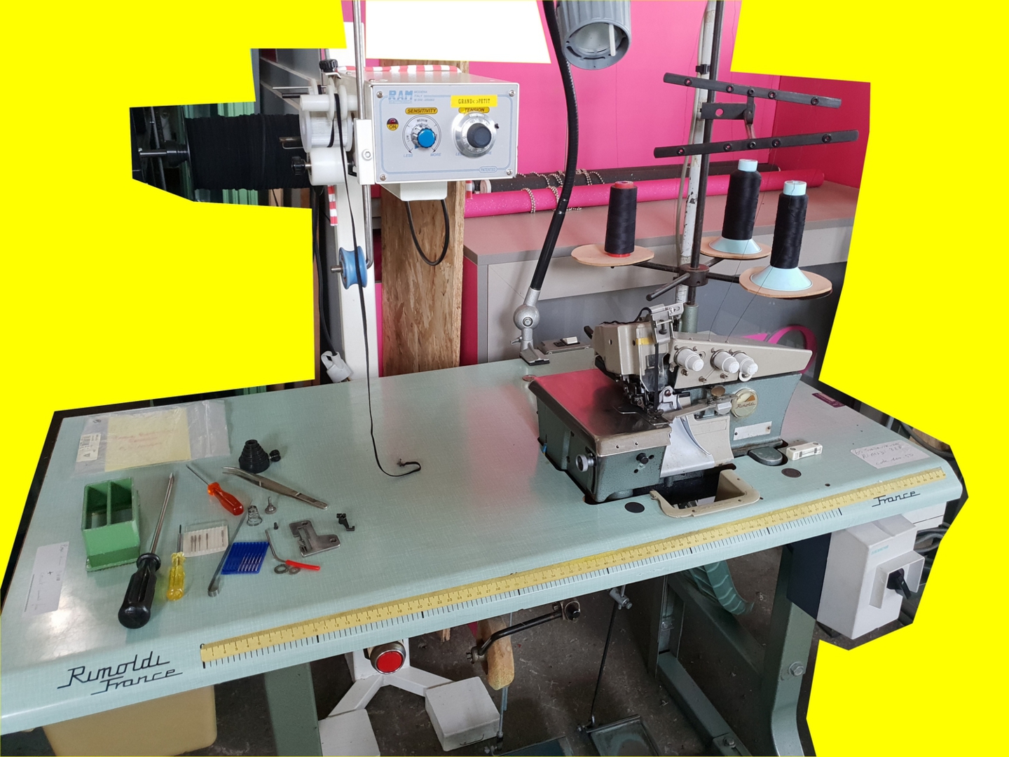 Machine a coudre surjeteuse d'occasion