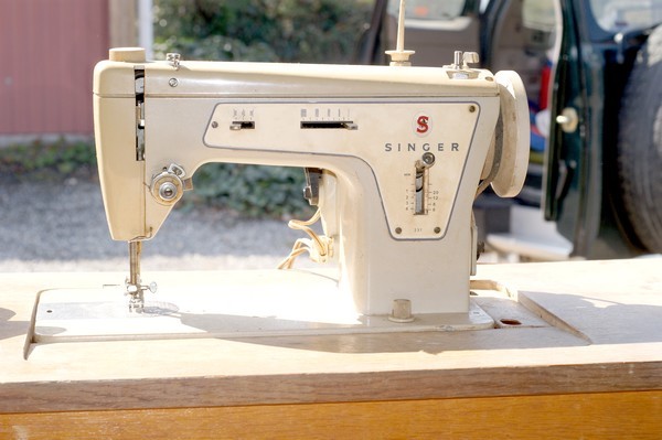Machine à coudre singer 237